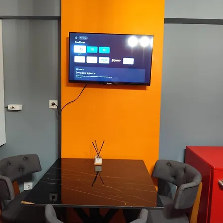Orange Apartment *
