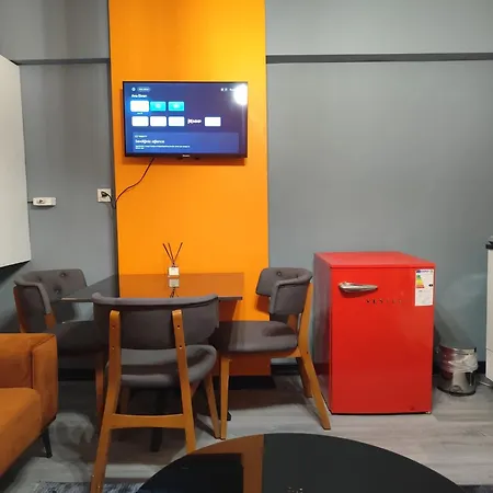 Orange Apartment *
